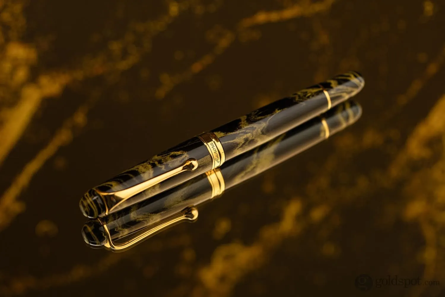 Aurora 88 Fountain Pen in Ebanite Gialla -18K Gold - Limited Edition