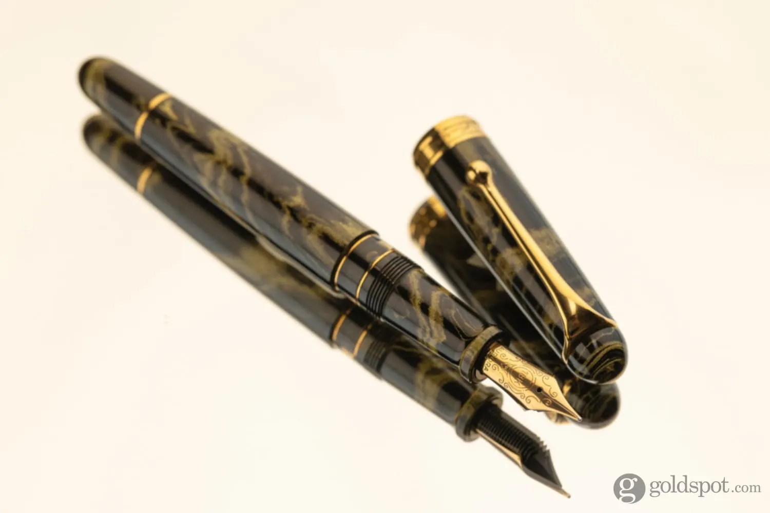 Aurora 88 Fountain Pen in Ebanite Gialla -18K Gold - Limited Edition