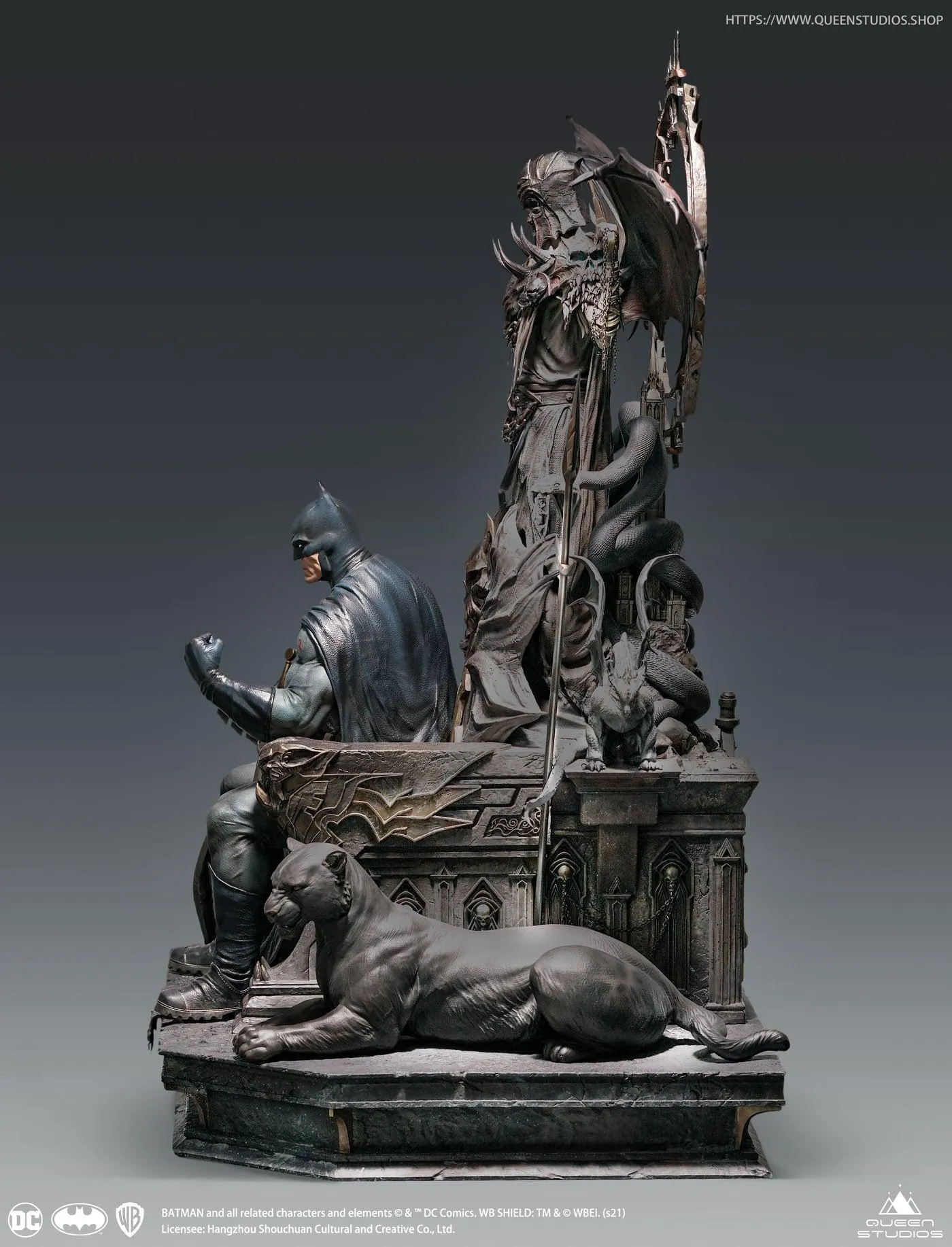 Batman on Throne PREMIUM 1/4 Scale Statue
