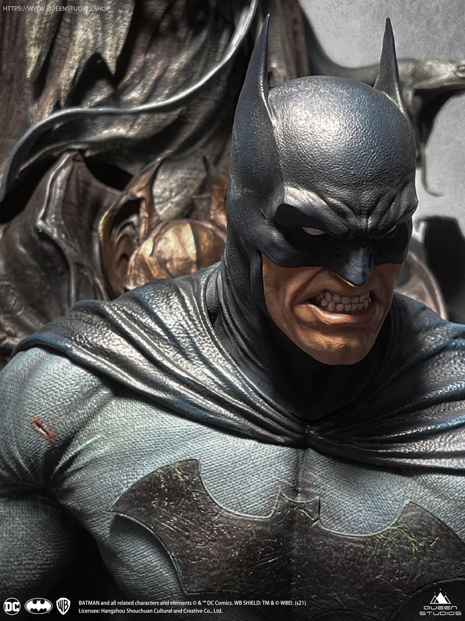 Batman on Throne PREMIUM 1/4 Scale Statue