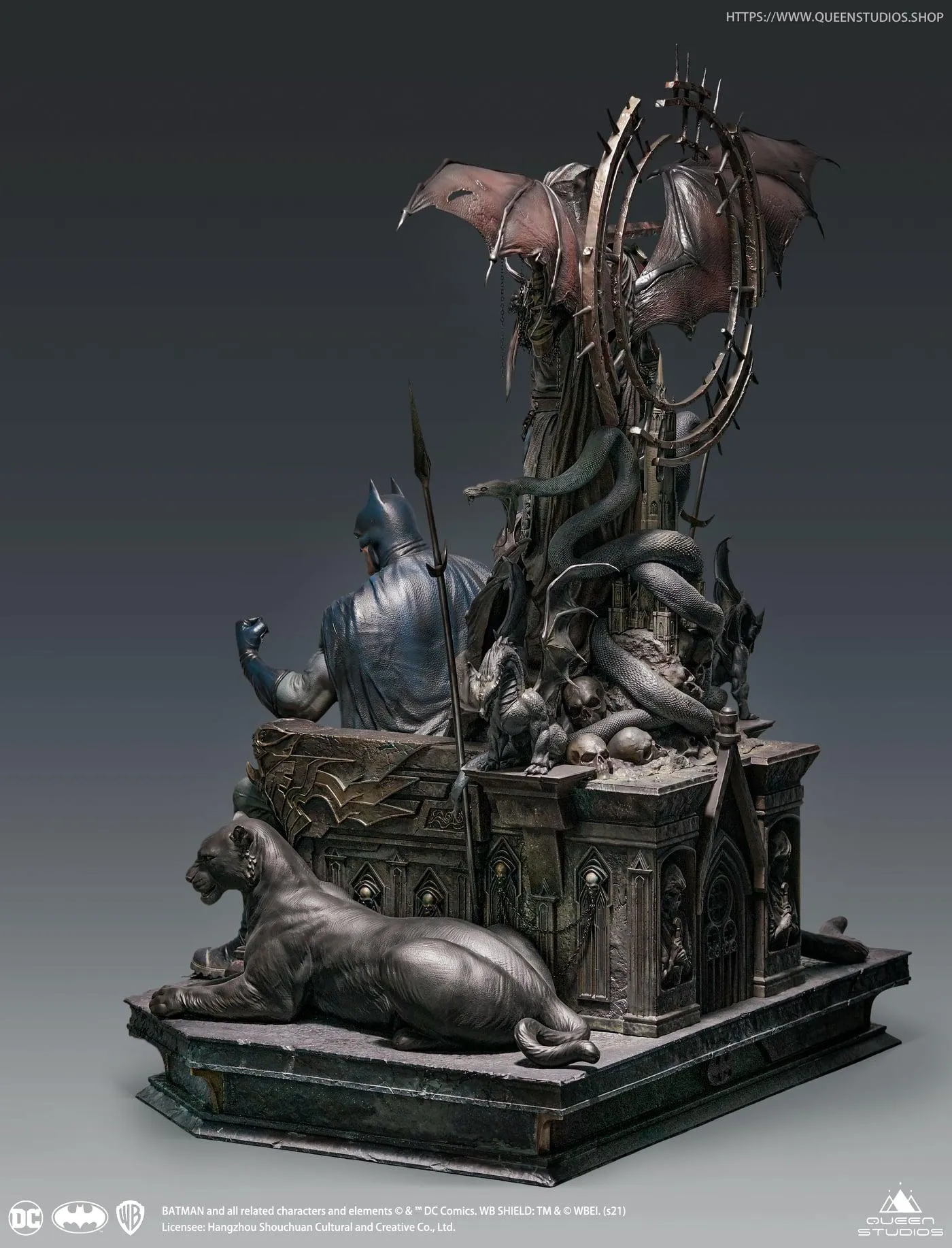Batman on Throne PREMIUM 1/4 Scale Statue