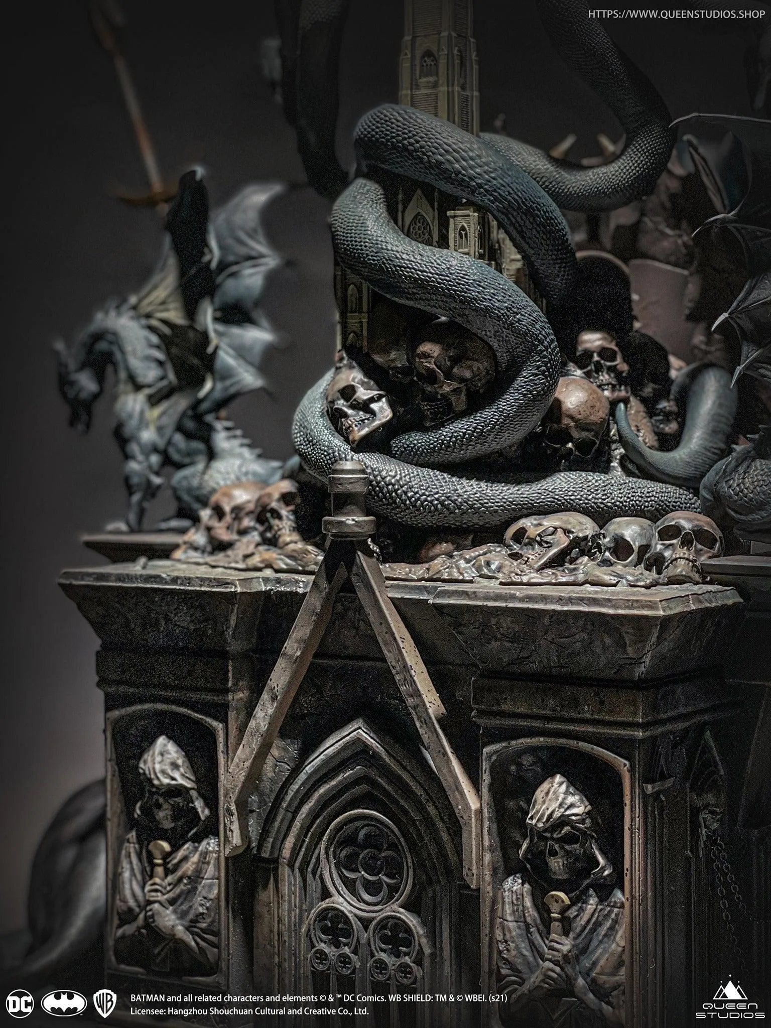 Batman on Throne REGULAR 1/4 Scale Statue