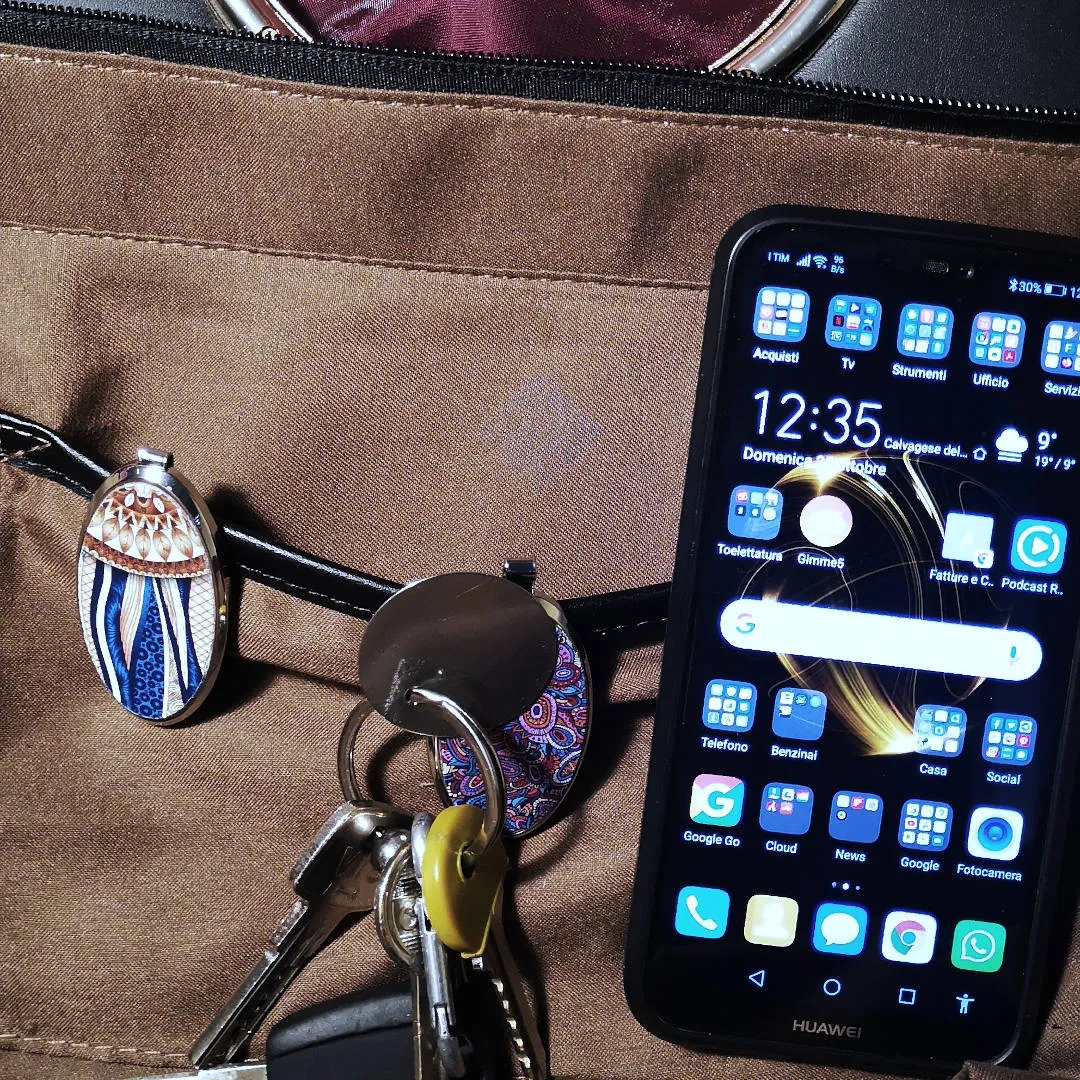 Magnetic Phone Holder | For Handbag, Car, Home, Office | Black Carbon Design