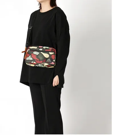Padded Shoulder Pouch Medium