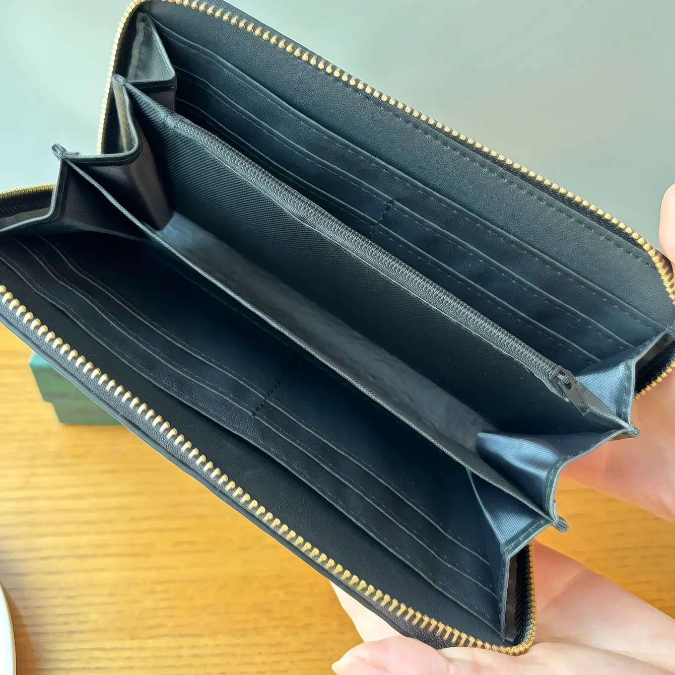 Retro Elegant Flower Pattern Long Wallet. Textured Zipper Around Coin Purse, Classic Large Capacity Credit Card Holder